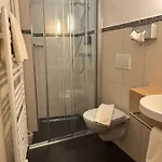 מלון Restaurant & Waldesruh 3*